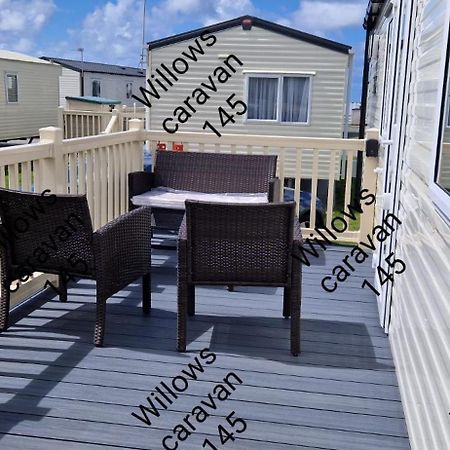 Willows Caravan 145 Llanddwywe Ngoại thất bức ảnh