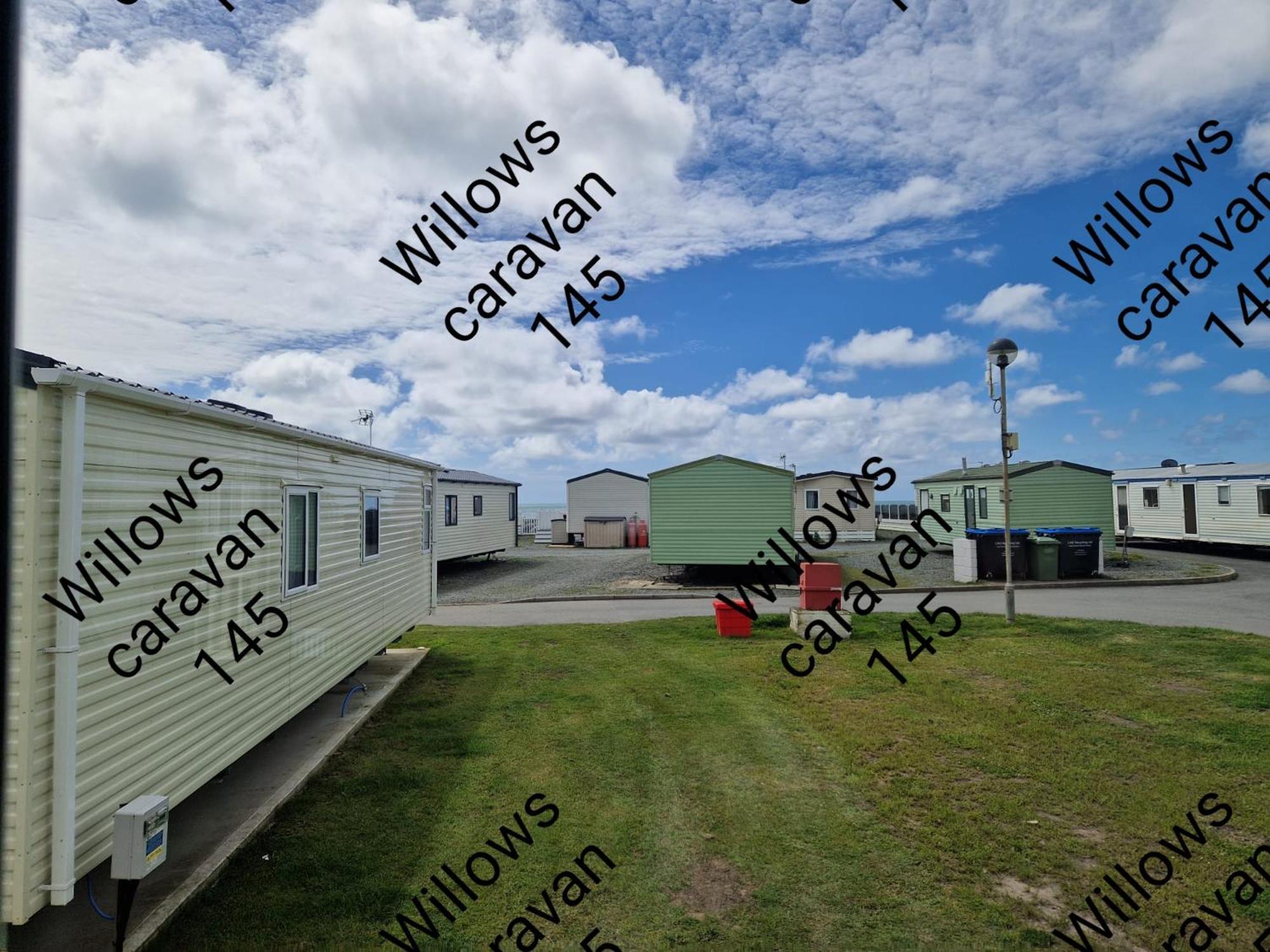 Willows Caravan 145 Llanddwywe Ngoại thất bức ảnh